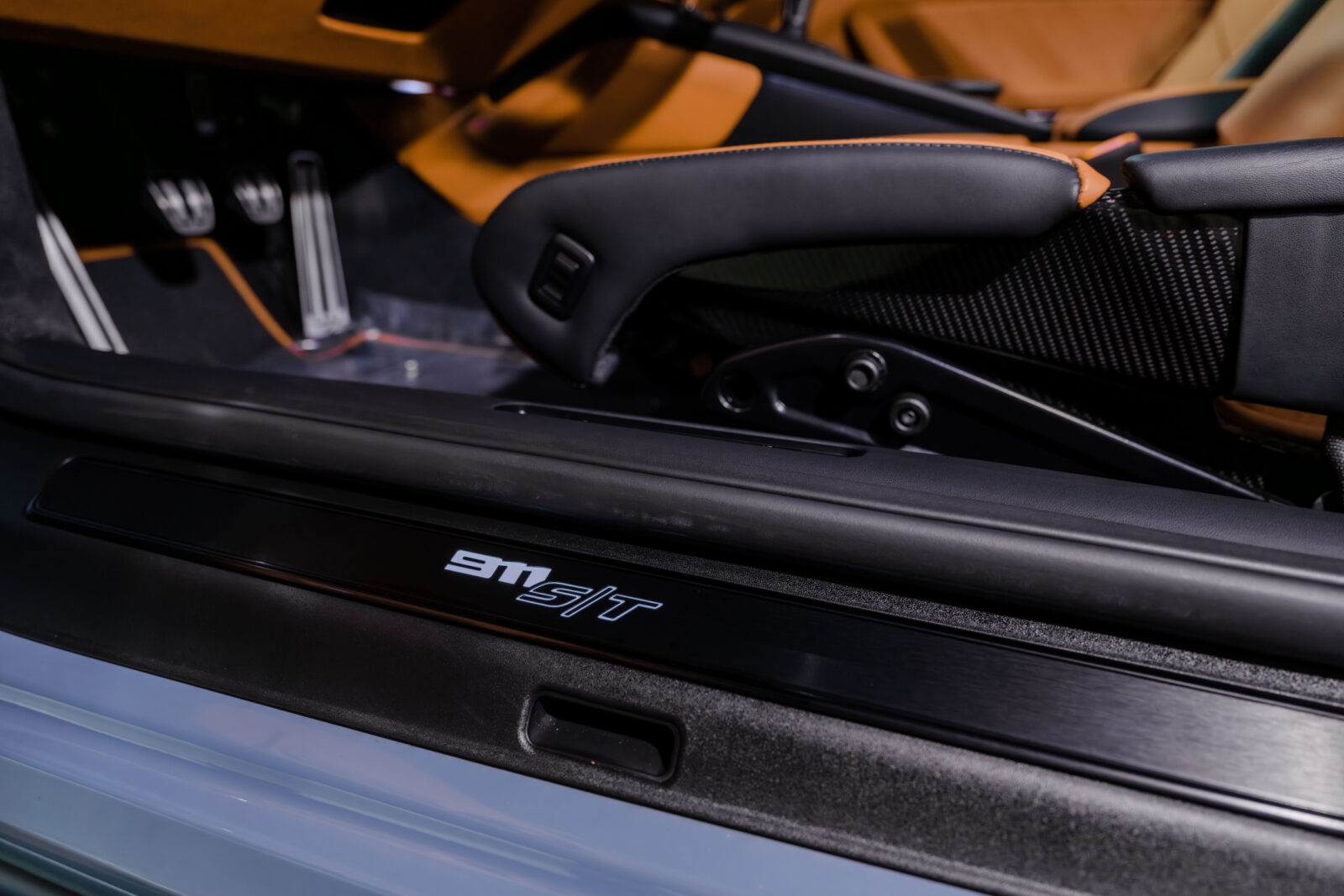 2024 Porsche 911 S/T Heritage — photo 6