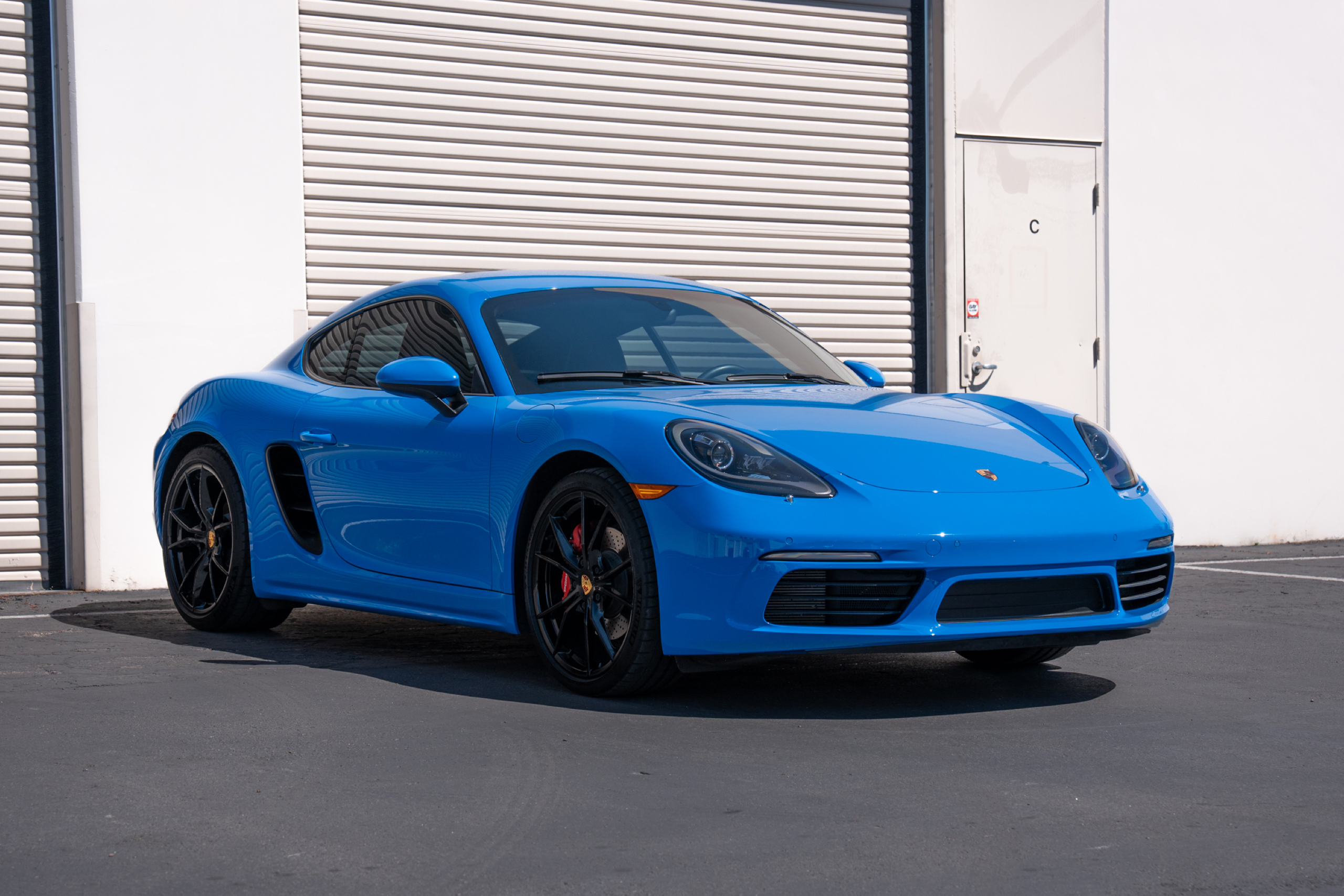 2022 Porsche 718 Cayman S's photo